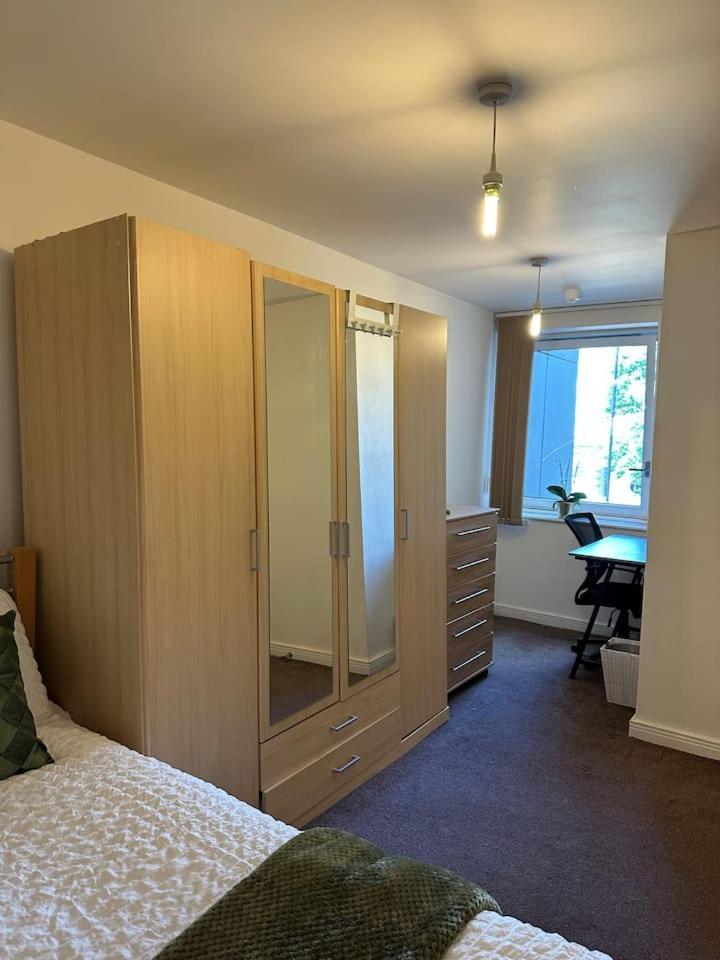 New Build 2 Bedroom With 2 Bath In Londra Exterior foto